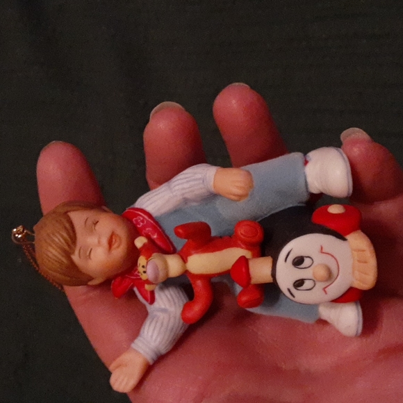 A very Pooh Christmas ornament collection - Picture 4 of 4